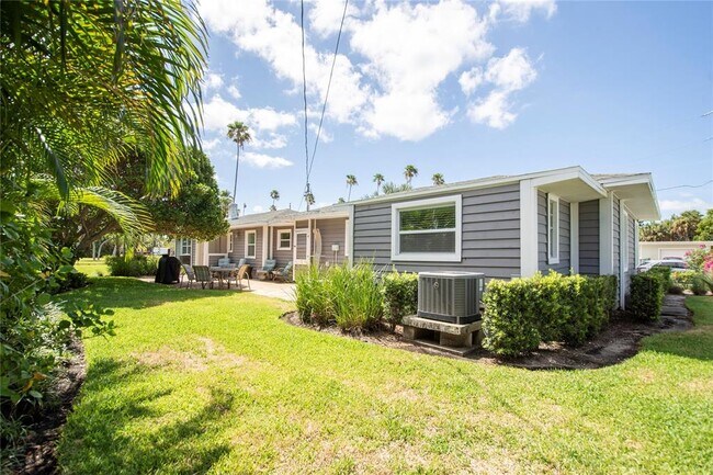 Building Photo - 3200 DE BAZAN Ave