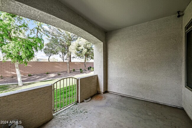 Building Photo - 2600 E Springfield Pl