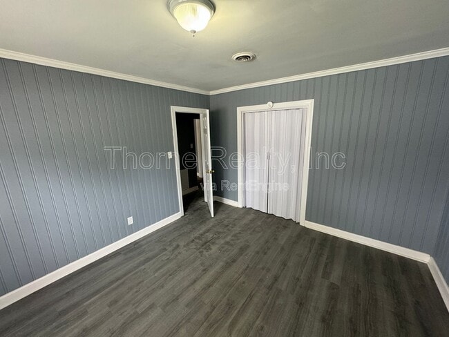 Building Photo - 307 E Battle Ave