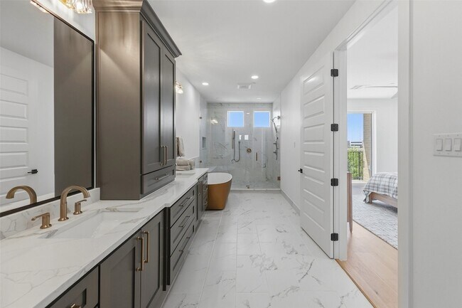 Building Photo - 408 Vista Buena Trl