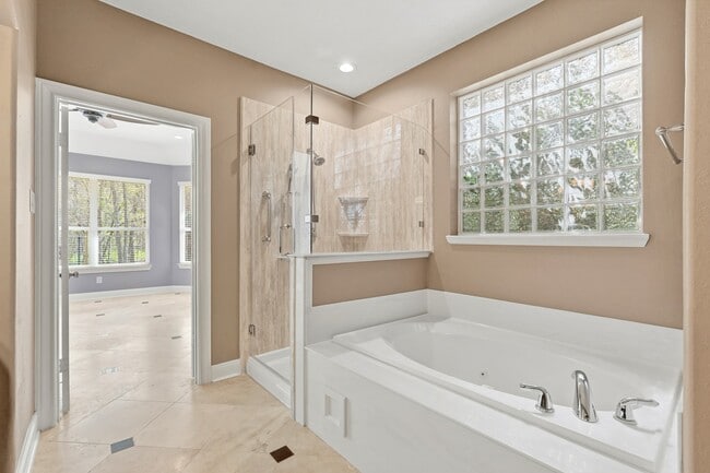 Building Photo - 2702 Pine tr