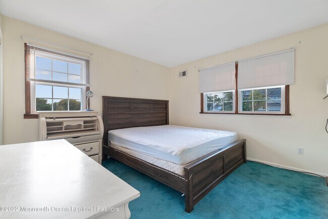 Building Photo - 2 Karen Ct