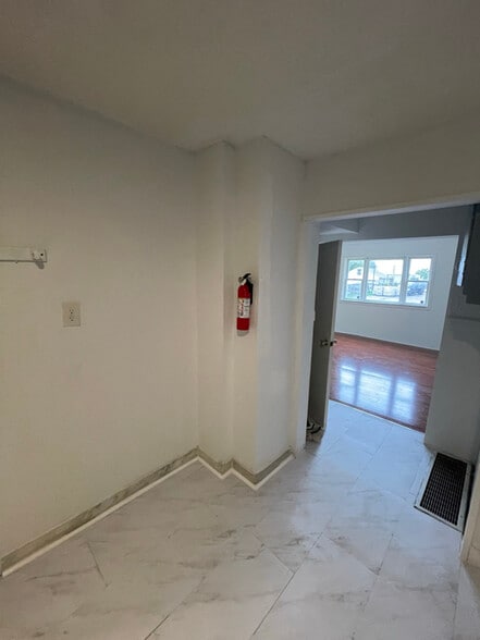 Building Photo - 742 Jay St