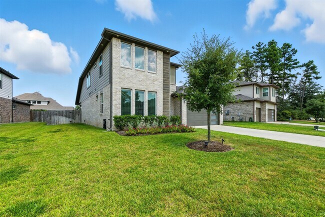 Building Photo - 14245 Lake Lodge Dr