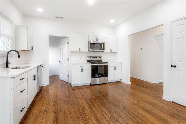 Building Photo - Live Stylishly. Live Comfortably. Live Memphis