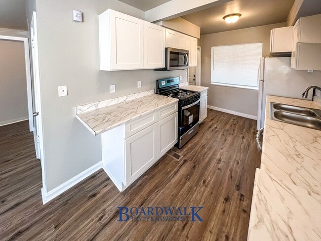 Building Photo - 1327 Illinois Ave