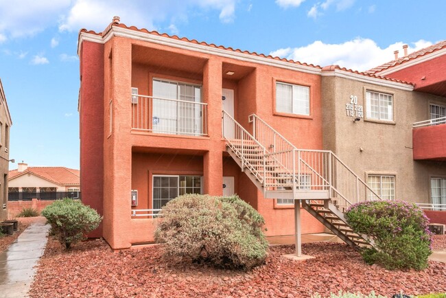 Building Photo - 3 Bedroom Condo with an Open Floor Plan!