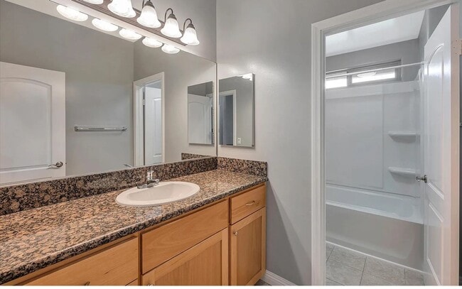 Building Photo - Your Ideal Haven Awaits!