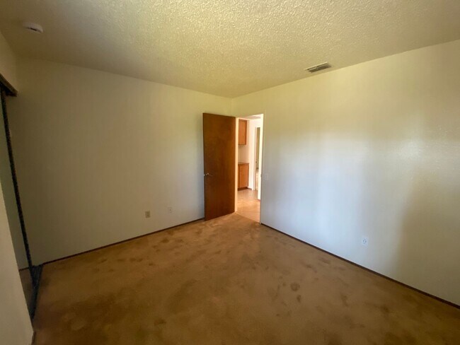 Building Photo - Well Maintained, Large Corner Lot