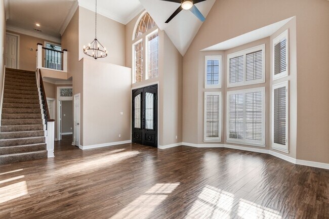 Building Photo - 529 Chippendale Dr