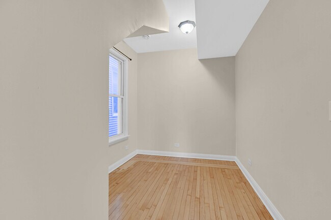 Building Photo - 3056 N Drake Ave