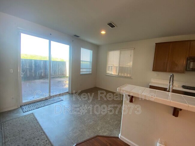 Building Photo - 297 Emory Oak Pl