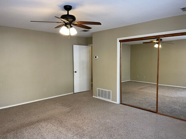 Building Photo - 13731 Oak Pebble