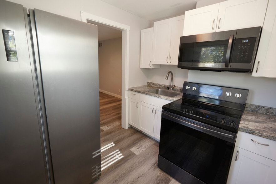 Kitchen - 2439 8th Ave N