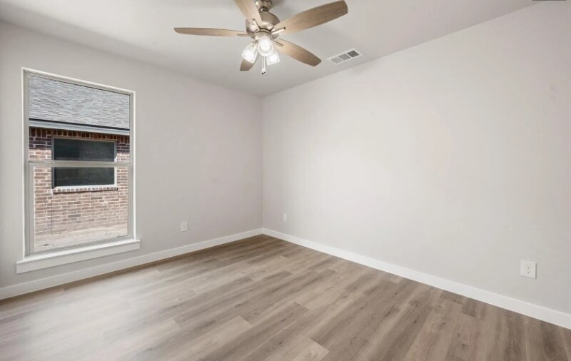 Building Photo - 2504 Abbeville Ave