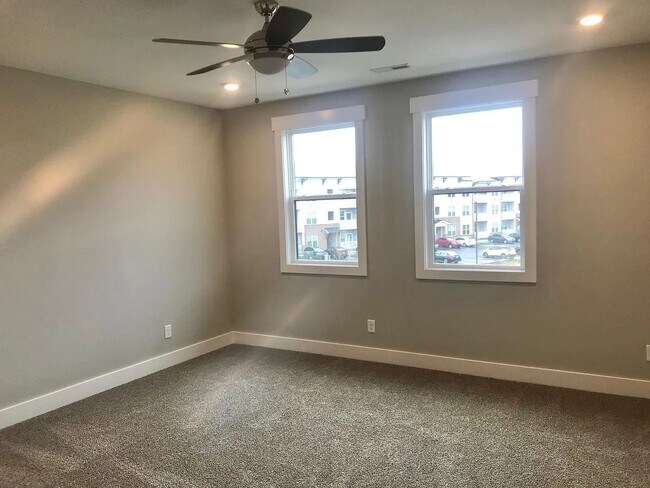 Building Photo - Stunning Modern Townhouse in the Heart of ...