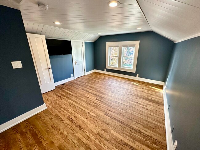 Building Photo - 992 Palmer