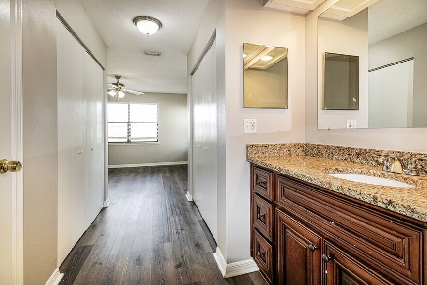 Building Photo - 11171 Heathwood Ave