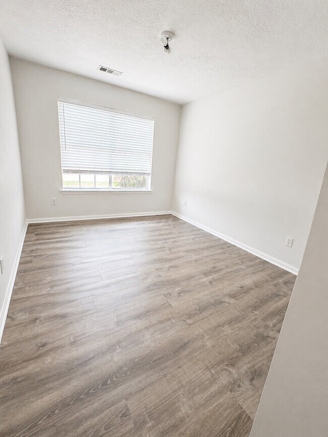 Building Photo - 20834 Beech Tree Dr