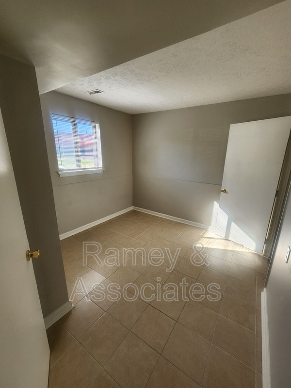 Building Photo - 1700 Cimmaron Trail