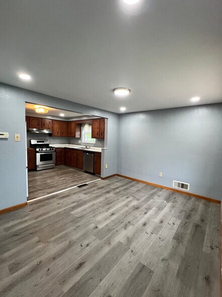 Dining room - 3642 Linden Ave