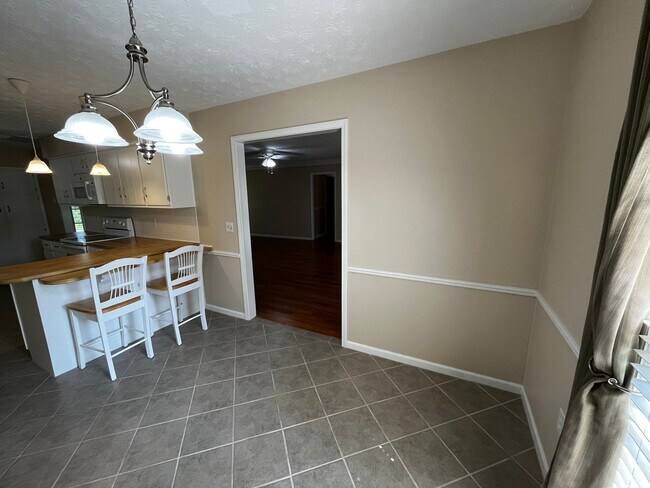 Building Photo - Beautiful New to Market!