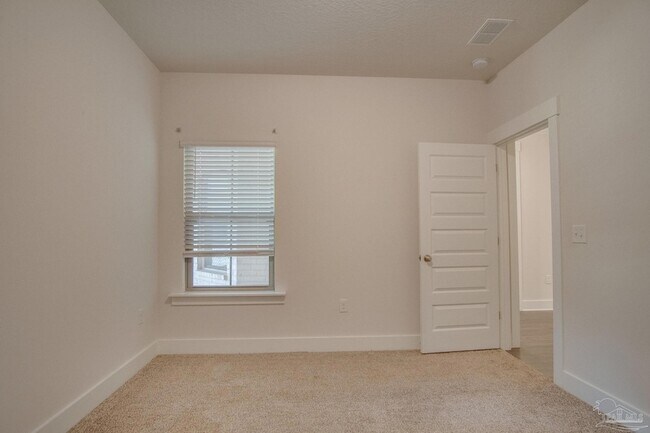 Building Photo - 713 Brambling Ct