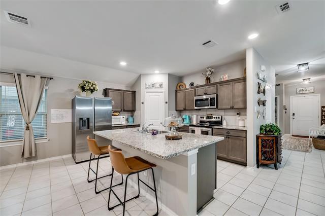 Building Photo - 315 Patina St