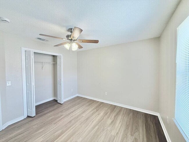 Building Photo - 4530 Chantilly Way