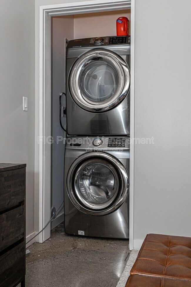 Building Photo - 3415 N Broadway