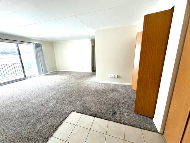 Building Photo - 1133 Royal St George Dr