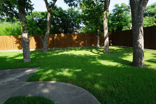 Building Photo - 2817 Wayside Ave