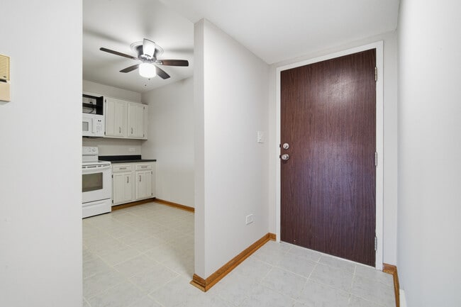 Building Photo - 1255 N Sterling Ave