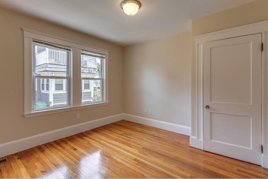 Building Photo - 37 2nd St