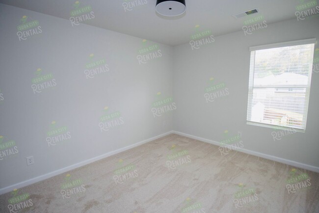 Building Photo - 3 Bedroom, 2.5 Bath in The Bluefield Commu...