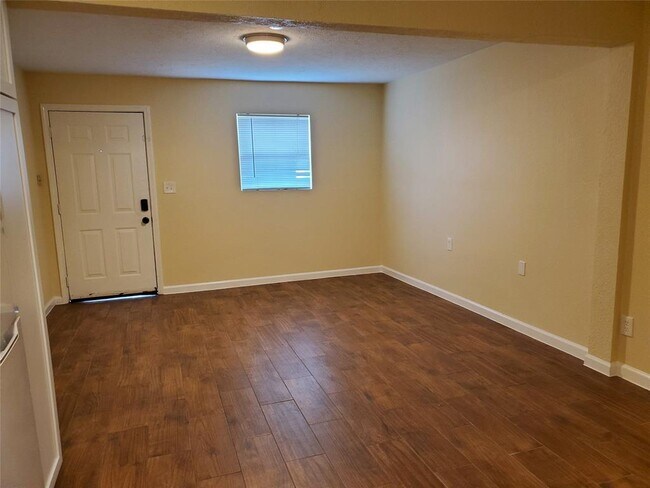 Building Photo - 219 Jackson Ave