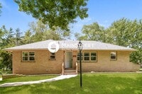 Building Photo - 3 Bedroom Pet-Friendly Home in BLUE SPRINGS, MO with Main Street Renewal