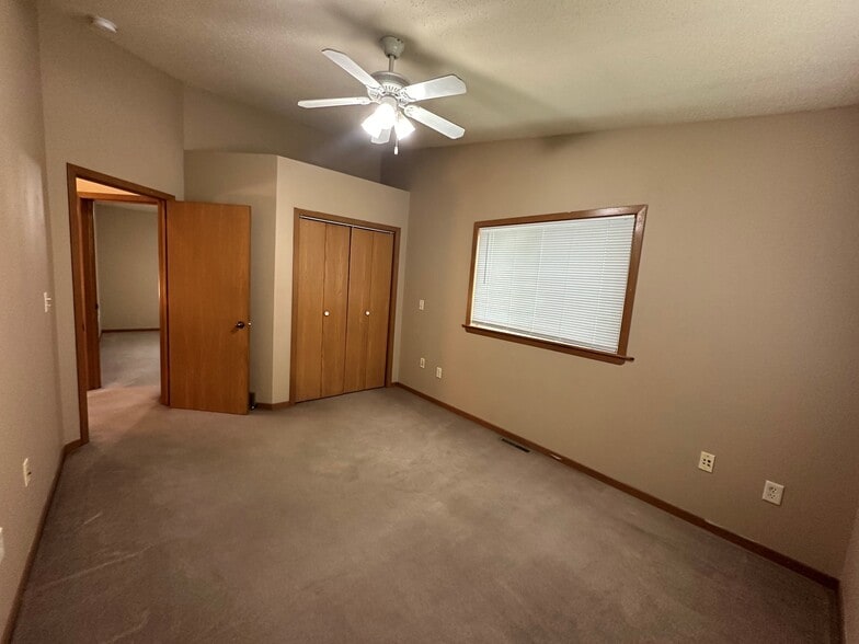 Building Photo - 1521 6th St E