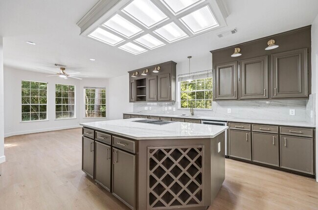 Building Photo - 6650 Camptown Cir