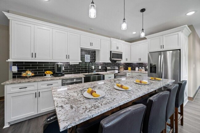 Building Photo - 376 Jill St