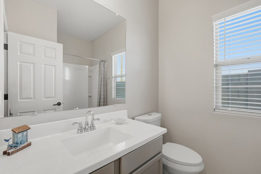 Building Photo - 3017 N Majestic Ct