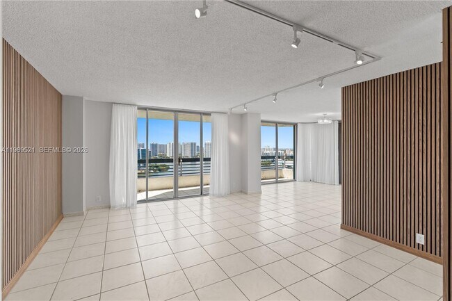 Building Photo - 19101 NE 36th Pl