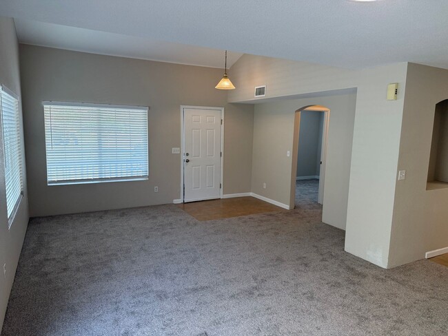 Building Photo - Spacious 4-bed, 3-bath home on a quiet cul-de-sac — no lawn maintenance required.