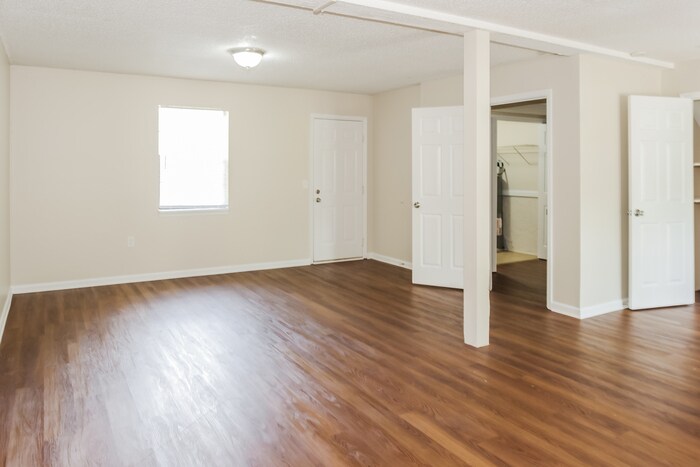 Building Photo - 135 Frankie Ln