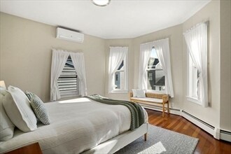 Building Photo - 596 E 2nd St