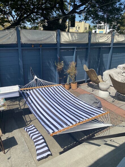 private patio - 622 Venezia Ave