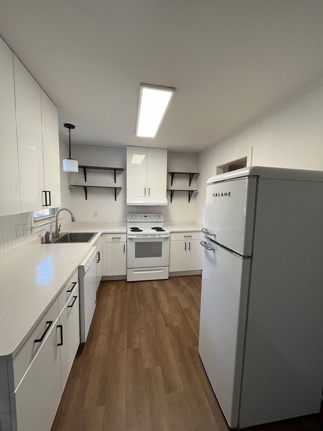 Building Photo - Charming 2 bedroom/ 1 Bath home minutes to Downtown Franklin, dog friendly, fenced yard