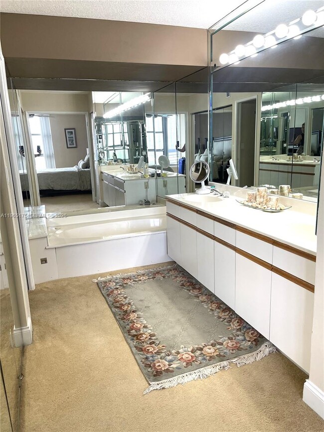 Building Photo - 19195 NE 36th Pl