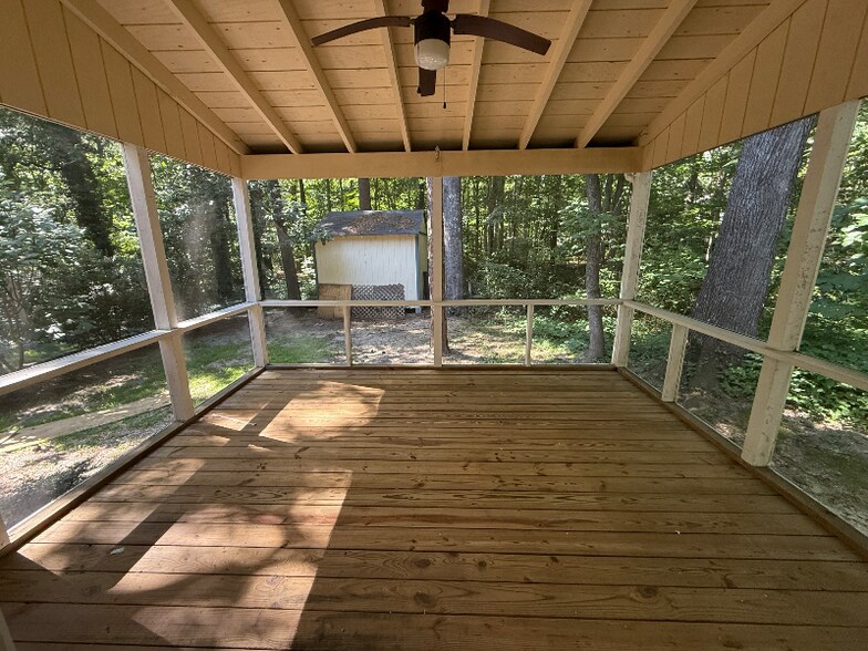 Building Photo - 10210 Swinging Bridge Dr