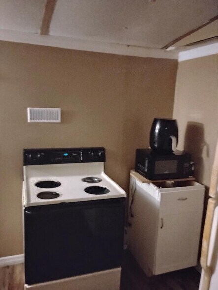 Building Photo - 117 N Trailer Rd